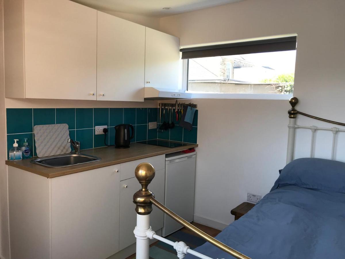 Flat Rocks, With Parking, 100M From Beach Apartment Perranporth Exterior photo