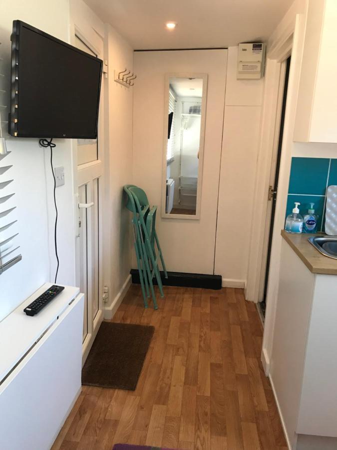 Flat Rocks, With Parking, 100M From Beach Apartment Perranporth Exterior photo